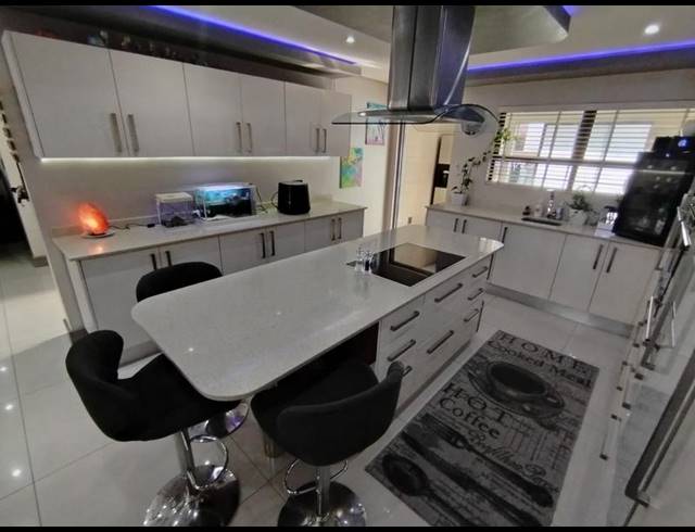 4 BEDROOM TOWNHOUSE FOR SALE IN IZINGA